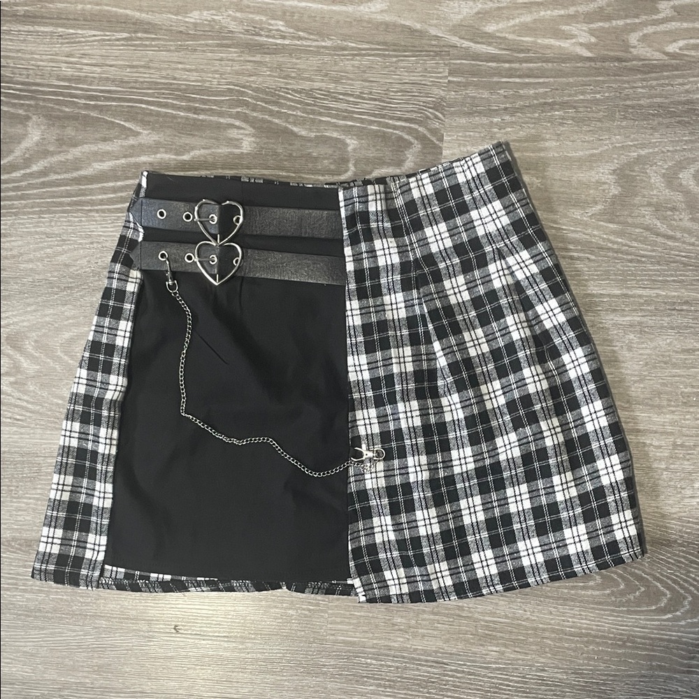 ROMWE Black and White Plaid Mini Skirt with Heart Details